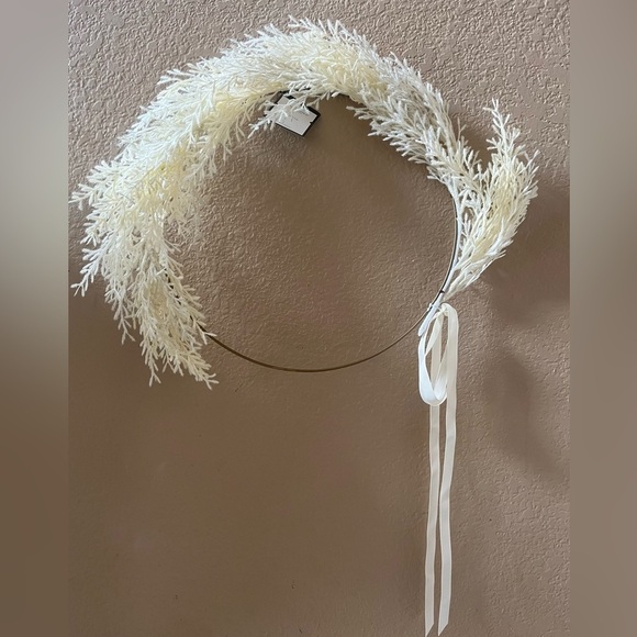 NWT threshold ring faux pampas grass wreath 22” - Picture 4 of 9